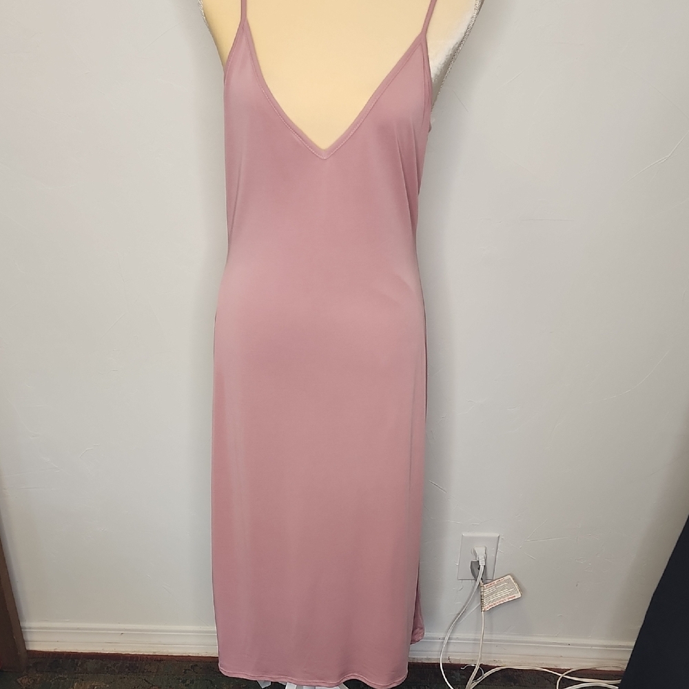 SZ M LULUS  NWT dusty rose Sleveles dress. C11